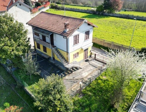 casa indipendente in vendita a Carate Brianza in zona Costa Lambro