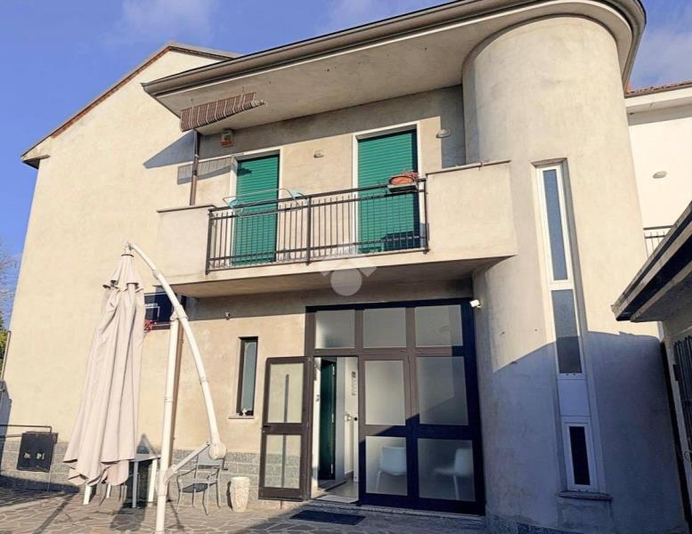 appartamento in vendita a Carate Brianza in zona Agliate