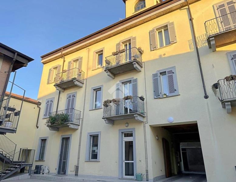 appartamento in vendita a Carate Brianza in zona Agliate