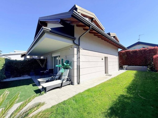 casa indipendente in vendita a Carate Brianza