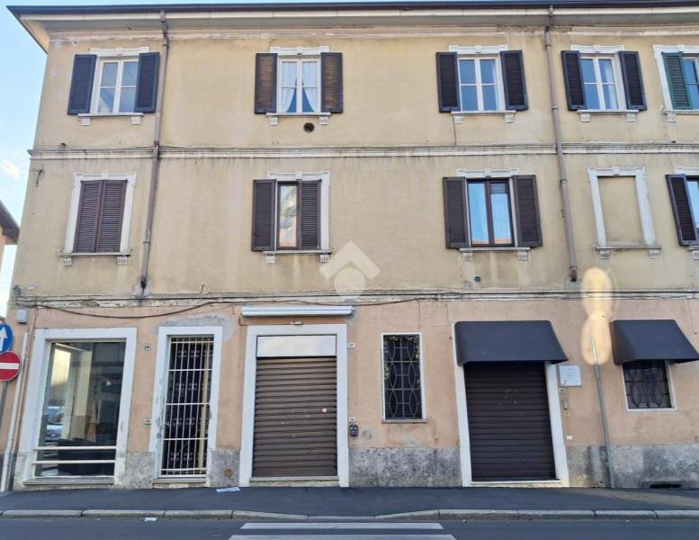 locale commerciale in vendita a Carate Brianza in zona Costa Lambro