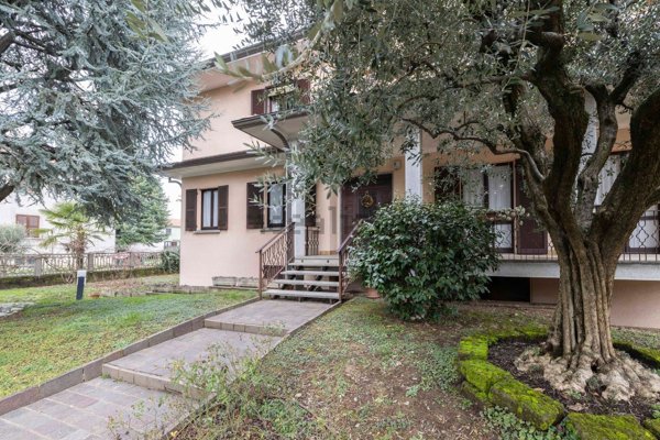 appartamento in vendita a Carate Brianza