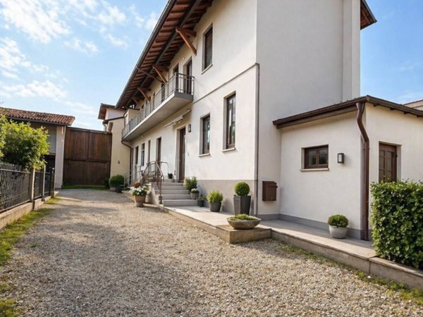 casa indipendente in vendita a Carate Brianza in zona Agliate