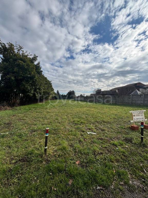 terreno agricolo in vendita a Carate Brianza in zona Costa Lambro
