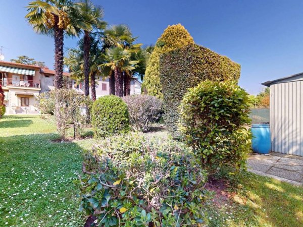 casa indipendente in vendita a Carate Brianza in zona Costa Lambro