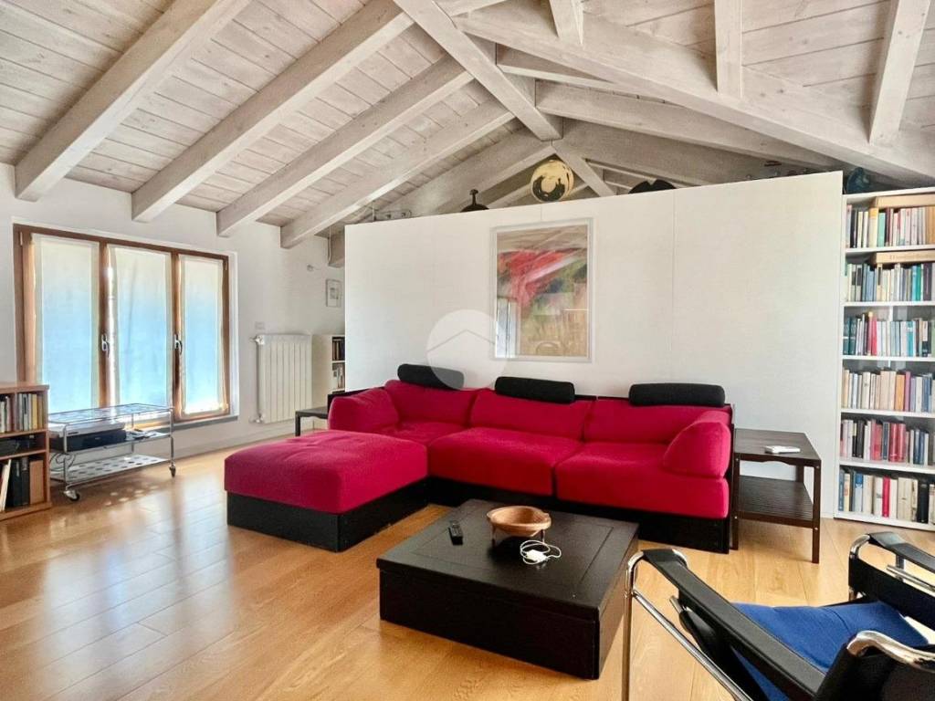 appartamento in vendita a Carate Brianza