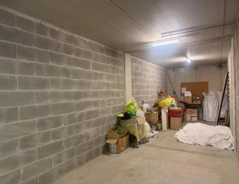 locale di sgombero in vendita a Carate Brianza