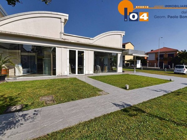 negozio in vendita a Carate Brianza