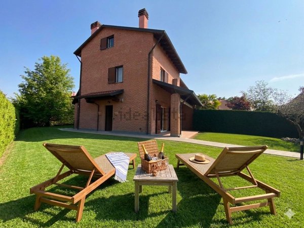 casa indipendente in vendita a Carate Brianza
