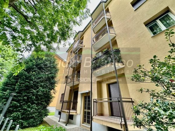 appartamento in vendita a Carate Brianza