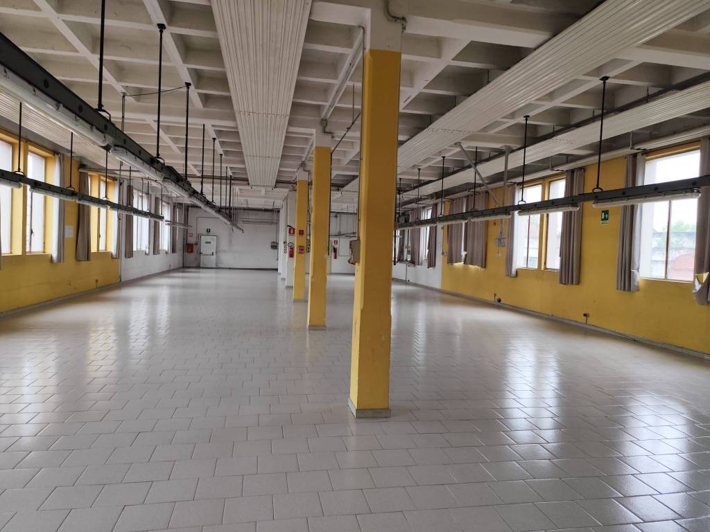 negozio in vendita a Carate Brianza