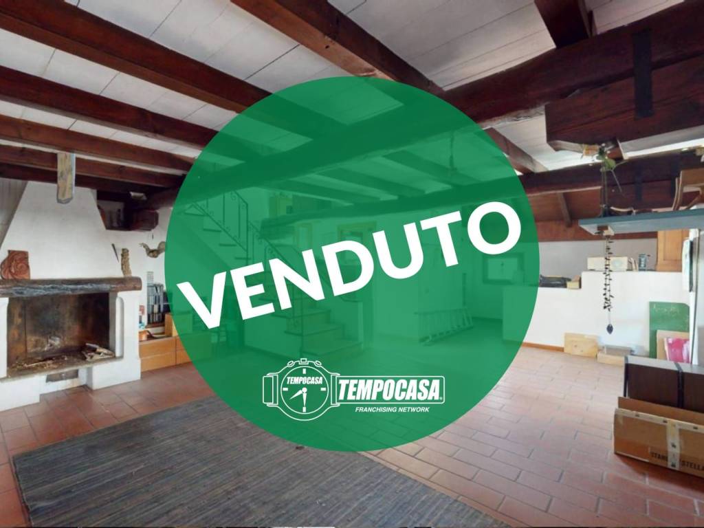 appartamento in vendita a Carate Brianza in zona Costa Lambro
