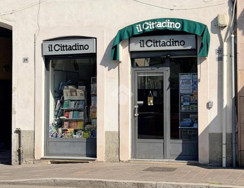 locale commerciale in vendita a Carate Brianza in zona Agliate