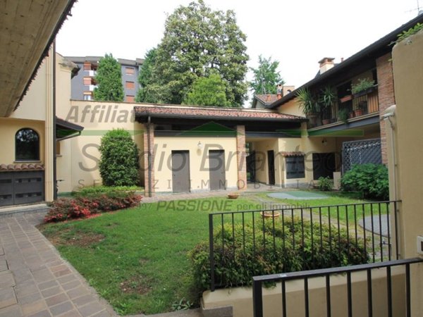 appartamento in vendita a Carate Brianza