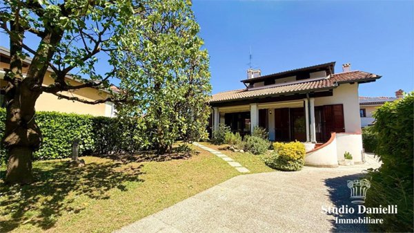 casa indipendente in vendita a Carate Brianza