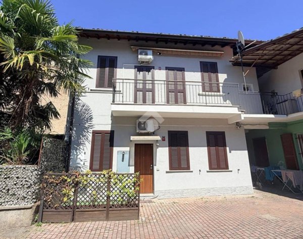 casa indipendente in vendita a Carate Brianza in zona Agliate