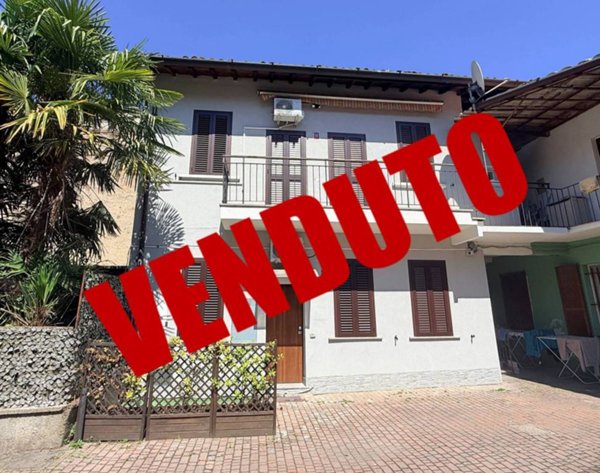 casa indipendente in vendita a Carate Brianza in zona Agliate