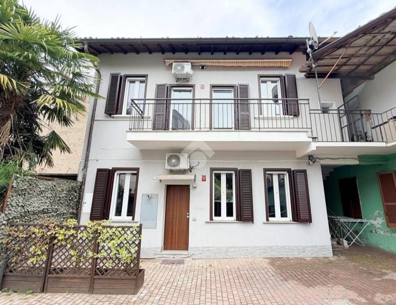 casa indipendente in vendita a Carate Brianza in zona Agliate