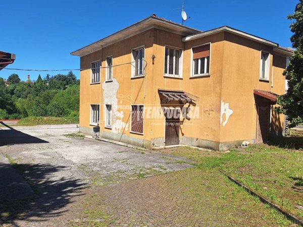 casa indipendente in vendita a Carate Brianza in zona Costa Lambro