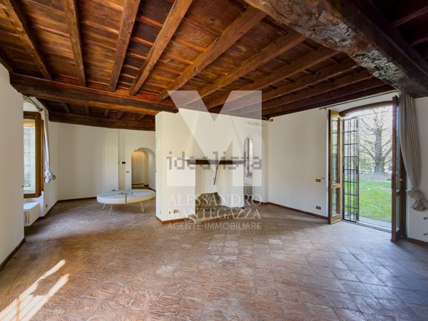 appartamento in vendita a Carate Brianza in zona Costa Lambro