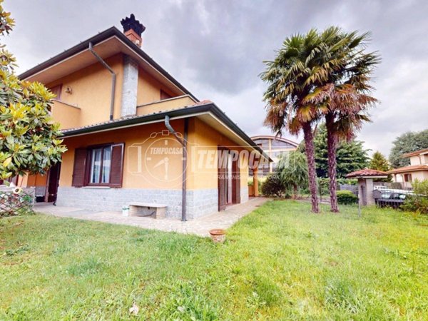 casa indipendente in vendita a Carate Brianza