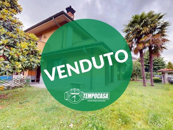 casa indipendente in vendita a Carate Brianza in zona Costa Lambro