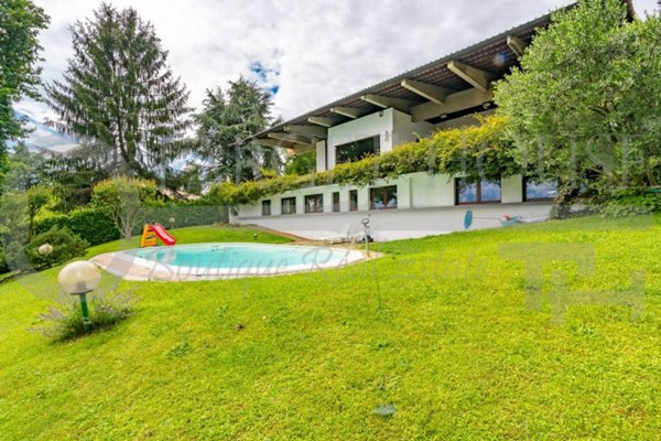 casa indipendente in vendita a Carate Brianza in zona Costa Lambro