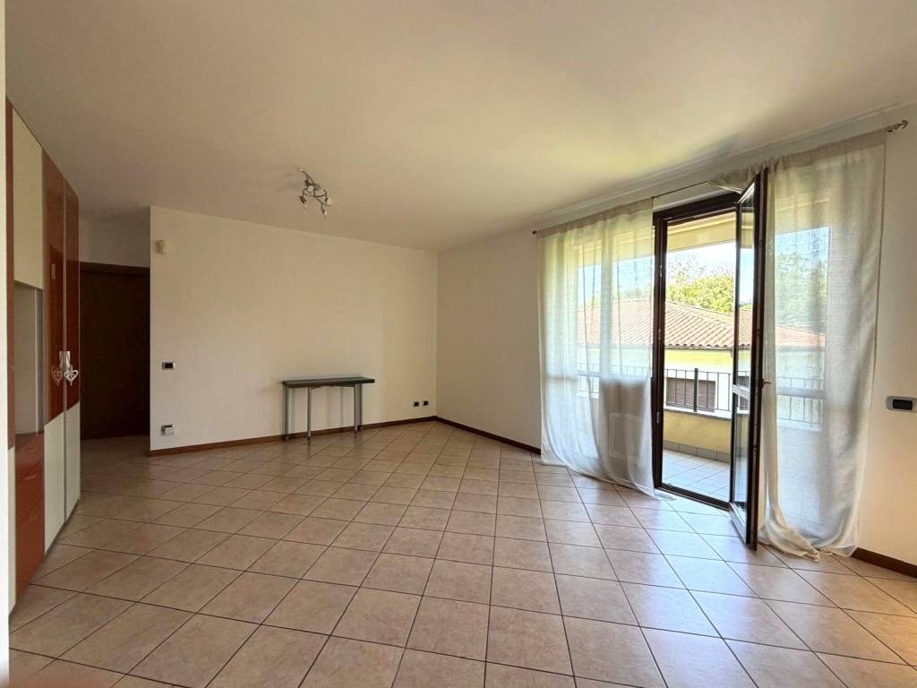appartamento in vendita a Carate Brianza in zona Agliate
