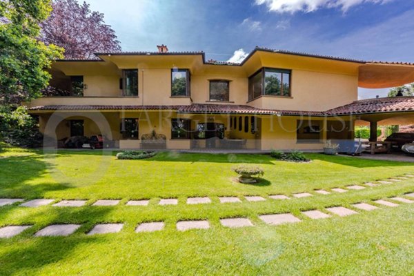 casa indipendente in vendita a Carate Brianza in zona Costa Lambro
