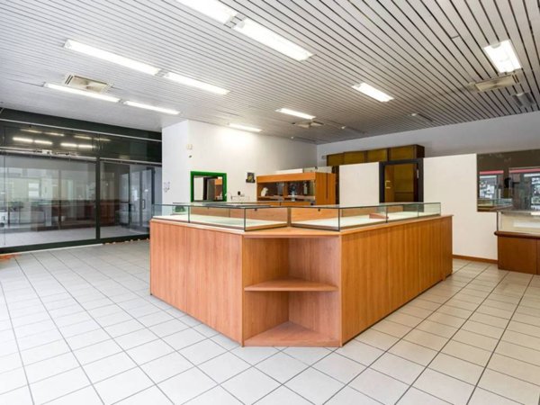 negozio in vendita a Carate Brianza