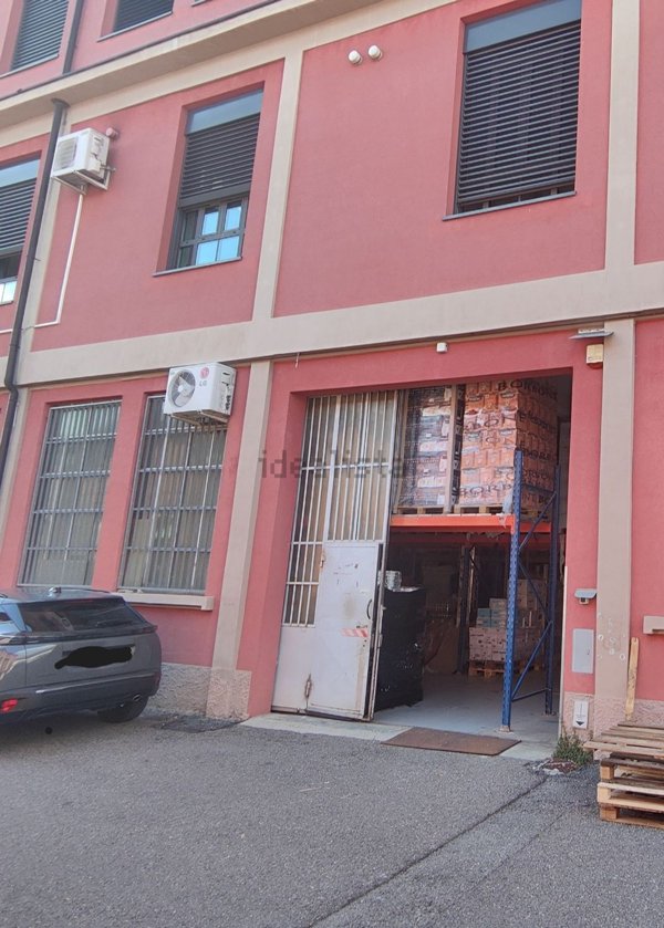ufficio in vendita a Carate Brianza in zona Agliate