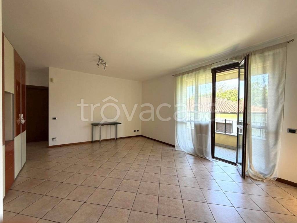 appartamento in vendita a Carate Brianza in zona Costa Lambro