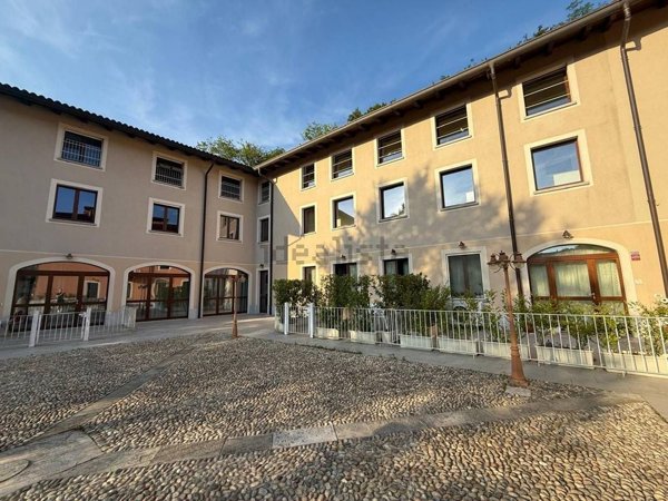 appartamento in vendita a Carate Brianza in zona Costa Lambro