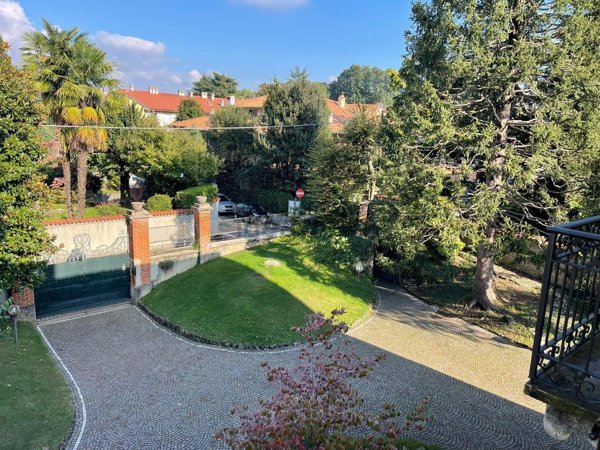 casa indipendente in vendita a Carate Brianza in zona Agliate