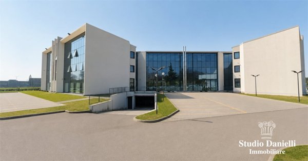 ufficio in vendita a Carate Brianza in zona Agliate