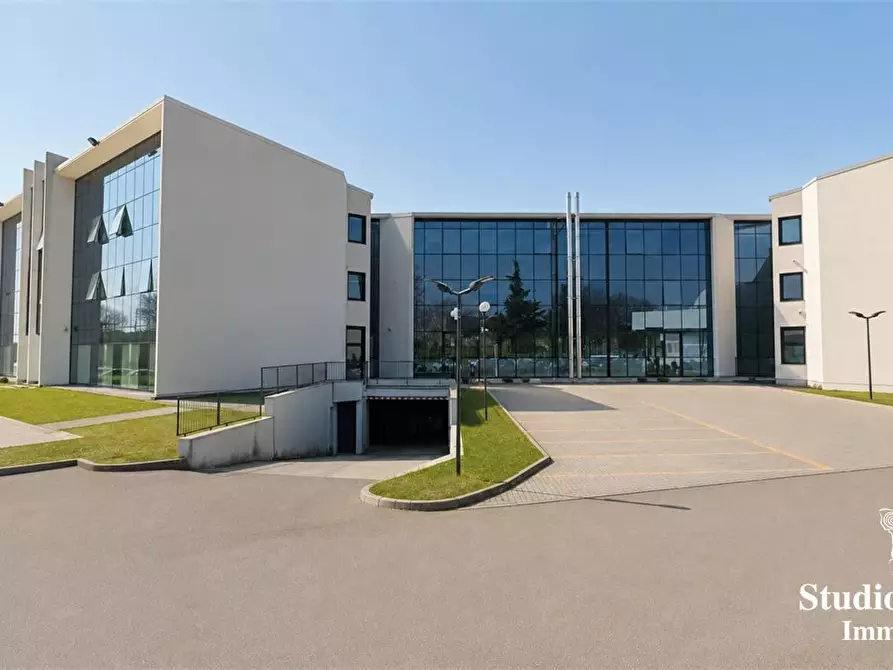 ufficio in vendita a Carate Brianza in zona Agliate