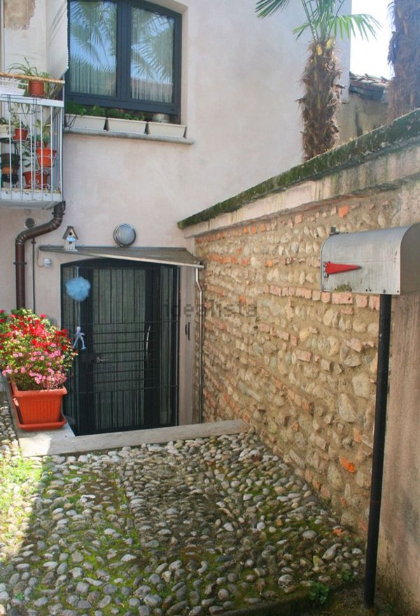 appartamento in vendita a Carate Brianza in zona Agliate