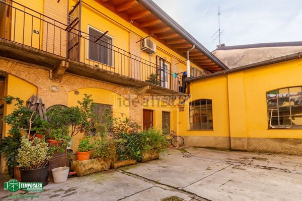 appartamento in vendita a Carate Brianza in zona Agliate