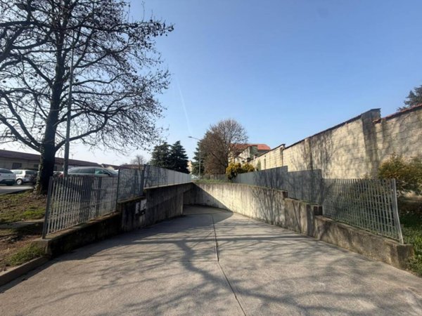 locale di sgombero in vendita a Carate Brianza in zona Agliate