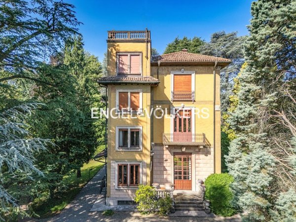 casa indipendente in vendita a Carate Brianza in zona Agliate