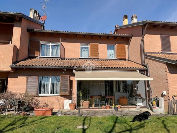 casa indipendente in vendita a Carate Brianza in zona Costa Lambro