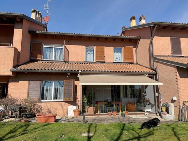 casa indipendente in vendita a Carate Brianza in zona Costa Lambro