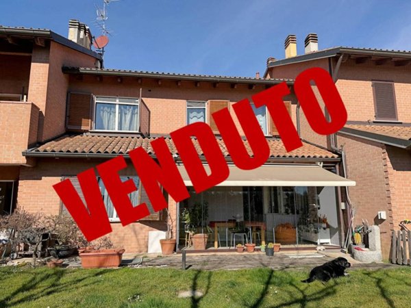 casa indipendente in vendita a Carate Brianza in zona Costa Lambro