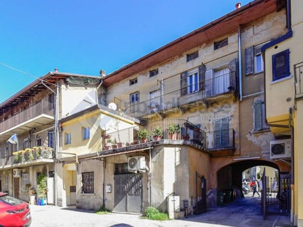 negozio in vendita a Carate Brianza in zona Agliate