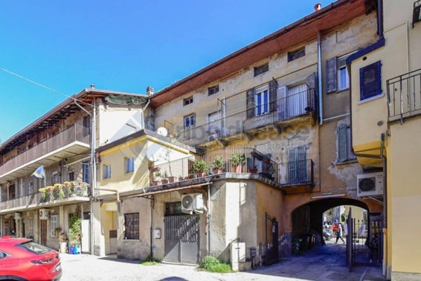 negozio in vendita a Carate Brianza in zona Agliate