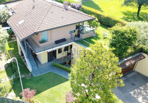 casa indipendente in vendita a Carate Brianza in zona Agliate