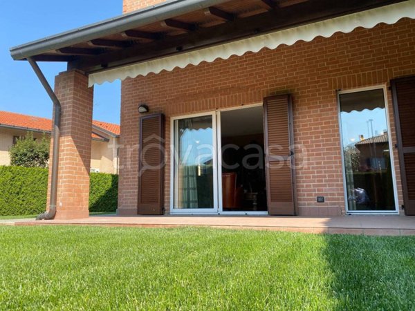 casa indipendente in vendita a Carate Brianza in zona Costa Lambro