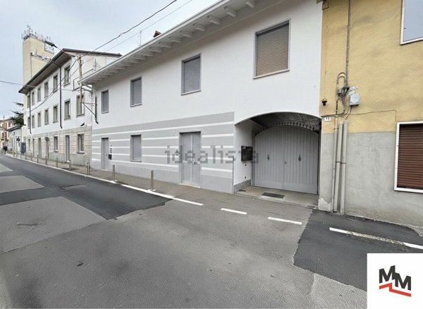 appartamento in vendita a Carate Brianza in zona Costa Lambro