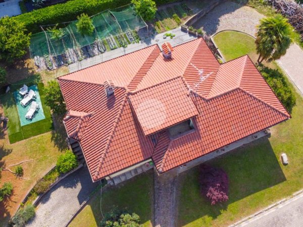 casa indipendente in vendita a Carate Brianza in zona Costa Lambro