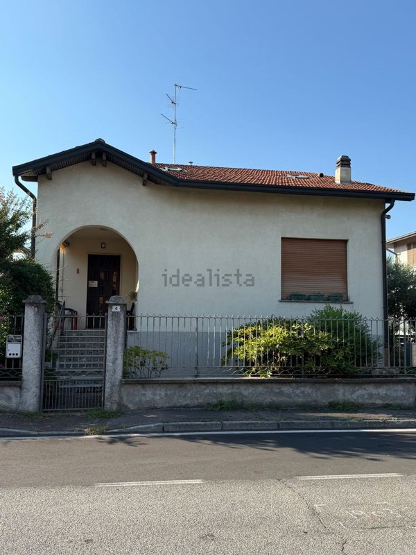 casa indipendente in vendita a Carate Brianza in zona Costa Lambro
